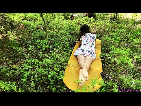 ❤️ Stranger on Tinder Masturbates My Pussy and Fucks Passionately in the woods (En främling på Tinder onanerar min fitta och knullar passionerat i skogen) ️❌ Super porr at us ️❤
