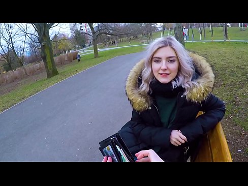 ❤️ Sväljer en främlings het sperma för pengar - avsugning i parken av Eva Elfie ️❌ Super porr at us ️❤